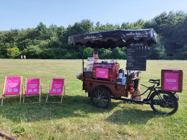 Barista-Service für Firmen Promotion in NRW Coffee-Bike auf einem Firmenevent in Düsseldorf – autarke Kaffeebar mit Stil