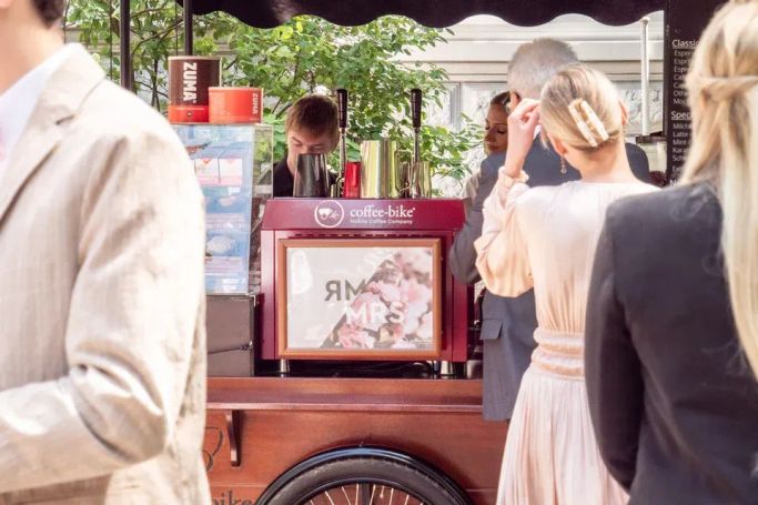 Kaffee auf Hochzeit in Düsseldorf Coffee-Bike Düsseldorf bei einer Hochzeitsfeier – mobiler Barista-Kaffee NRW