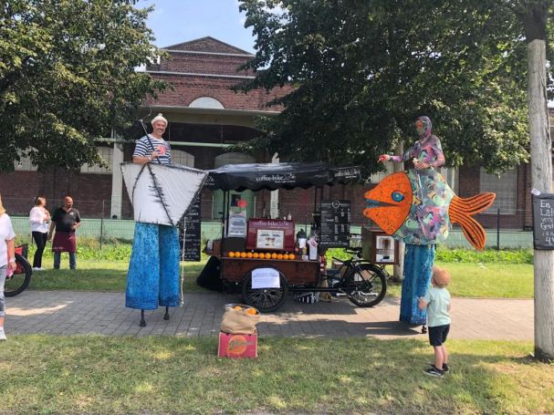 Kaffee am mobilen Stand auf dem Stadtfest Coffee-Bike auf Stadtfest in NRW – Barista-Kaffee unter freiem Himmel