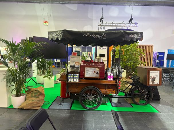 Kaffeebar für Messestand in Düsseldorf Coffee-Bike Düsseldorf auf einer Messe – mobiler Anziehungspunkt mit Kaffee