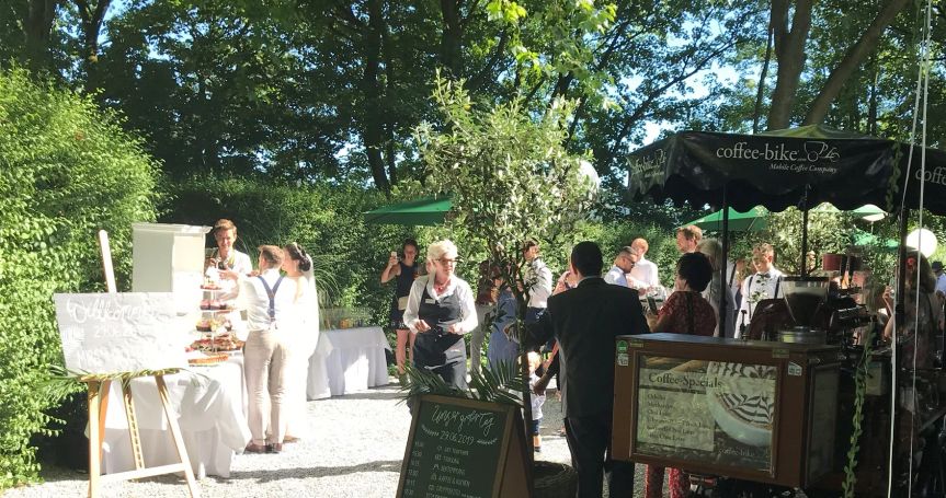 Kaffee auf Hochzeit in Düsseldorf Coffee-Bike Düsseldorf bei einer Hochzeitsfeier – mobiler Barista-Kaffee in Düsseldorf und NRW