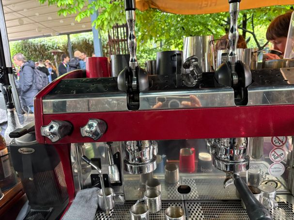 Barista-Service für Firmen in NRW Coffee-Bike auf einem Firmenevent in Düsseldorf – autarke Kaffeebar mit Stil