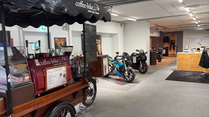 Barista-Service für Firmen in NRW Coffee-Bike auf einem Firmenevent in Düsseldorf – autarke Kaffeebar mit Stil