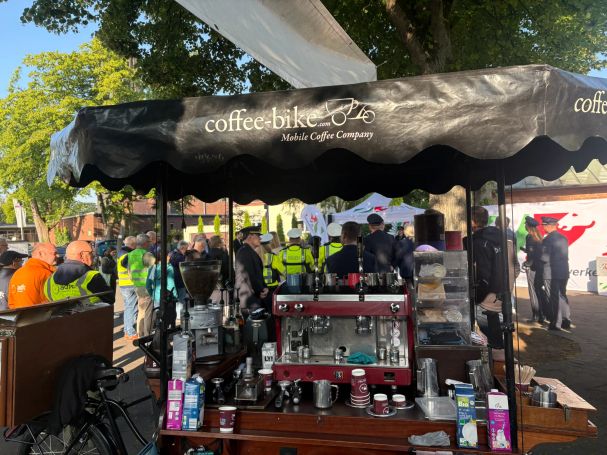 Barista-Service für Firmen in NRW Coffee-Bike auf einem Firmenevent in Düsseldorf – autarke Kaffeebar mit Stil