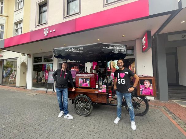 Barista-Service für Firmen Promotion in NRW Coffee-Bike auf einem Firmenevent in Düsseldorf – autarke Kaffeebar mit Stil