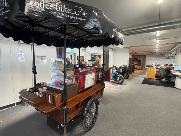 Kaffeebar für Messestand in Düsseldorf Coffee-Bike Düsseldorf auf einer Messe – mobiler Anziehungspunkt mit Kaffee