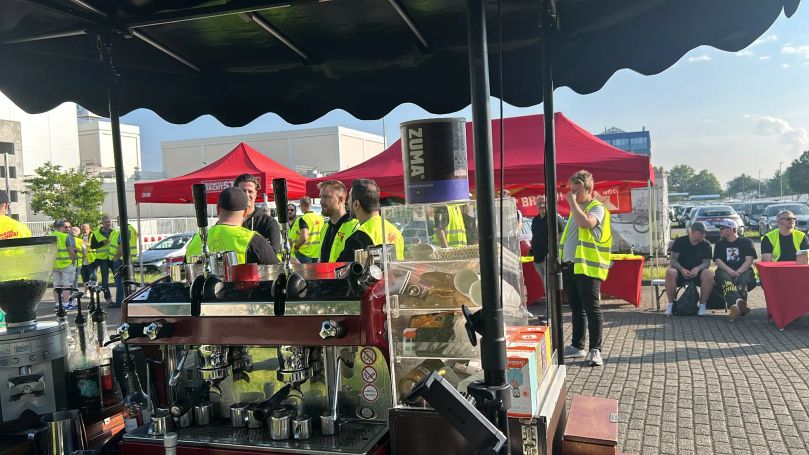 Barista-Service für Firmen in NRW Coffee-Bike auf einem Firmenevent in Düsseldorf – autarke Kaffeebar mit Stil